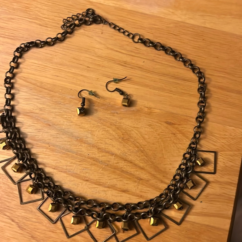 Gold necklace with earrings
